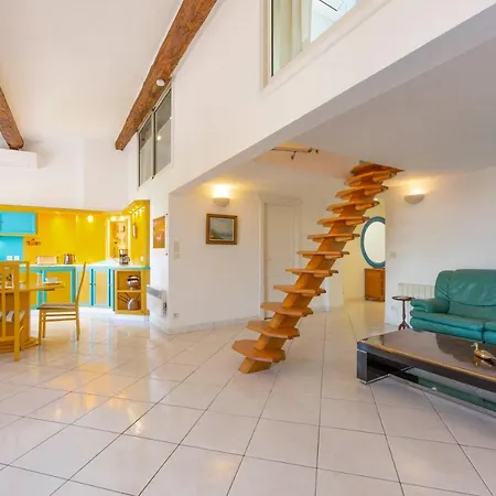 아파트 100m2 Duplex Apartment, Glimpse Of The Sea 앙티브