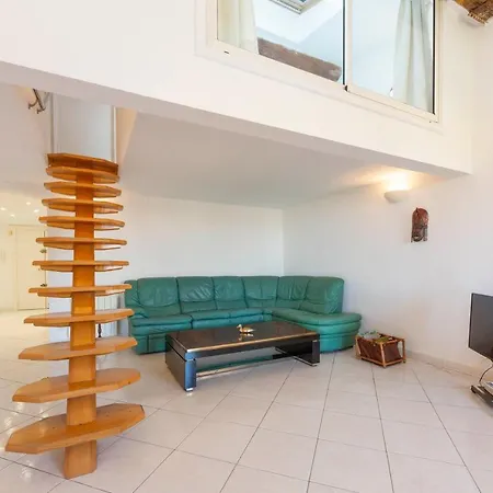100m2 Duplex Apartment, Glimpse Of The Sea 아파트 *